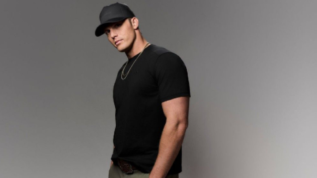 'What Kinda Man' wears Under Armour? Parker McCollum, of course